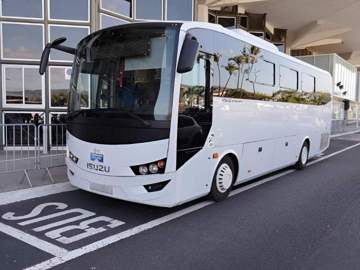 Bus confortables pour vos déplacements vers l’aéroport.